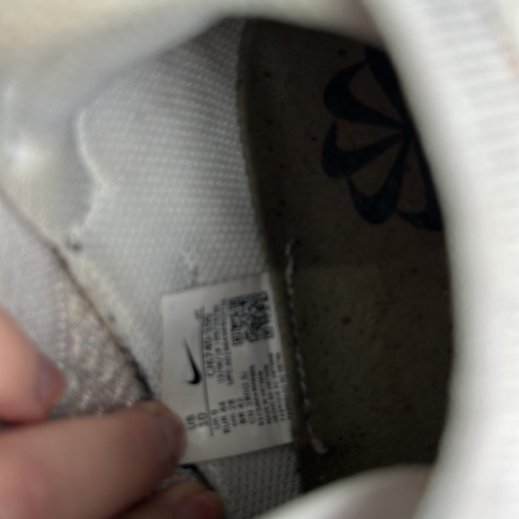 Nike Air Vapormax Flyknit Sneakers - Picture 8 of 9